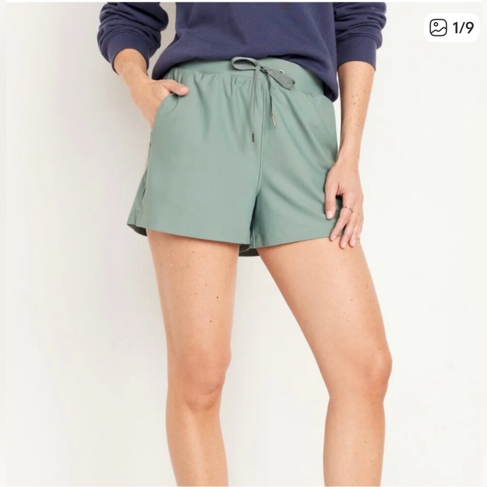 Old Navy High-Waisted PowerSoft Active Shorts 3” inseam Underwater